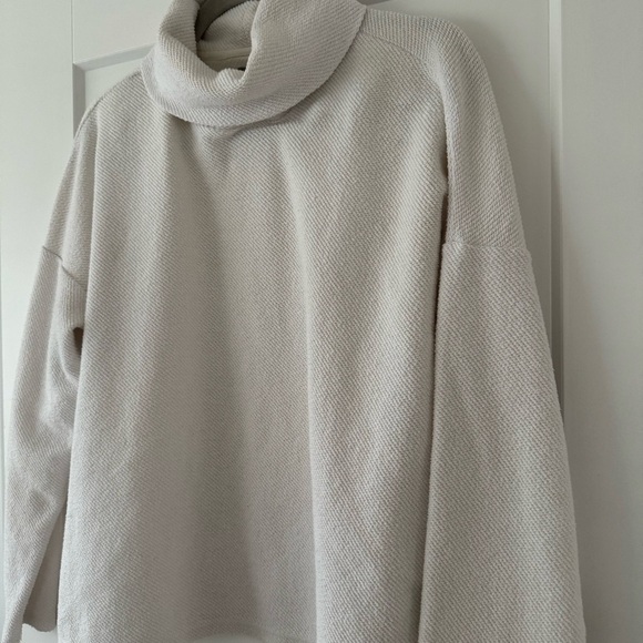 Aerie white turtleneck sweater - Picture 2 of 9